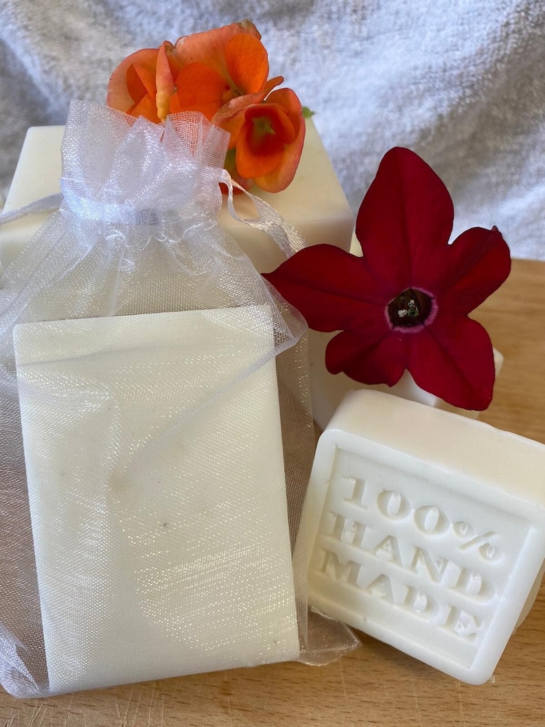 Pain de savon pour le corps à l'huile de noix de coco naturelle fait main - Livraison gratuite au Royaume-Uni image 4