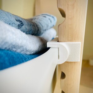 Fitzulam Adapter voor Stokke Tripp Trapp Kinderstoel en IKEA Trofast Tray of Mesh Mand, geleverd met stoppers