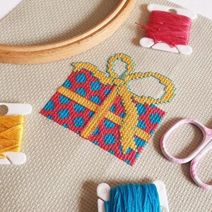 Christmas Present cross stitch pattern, PDF only