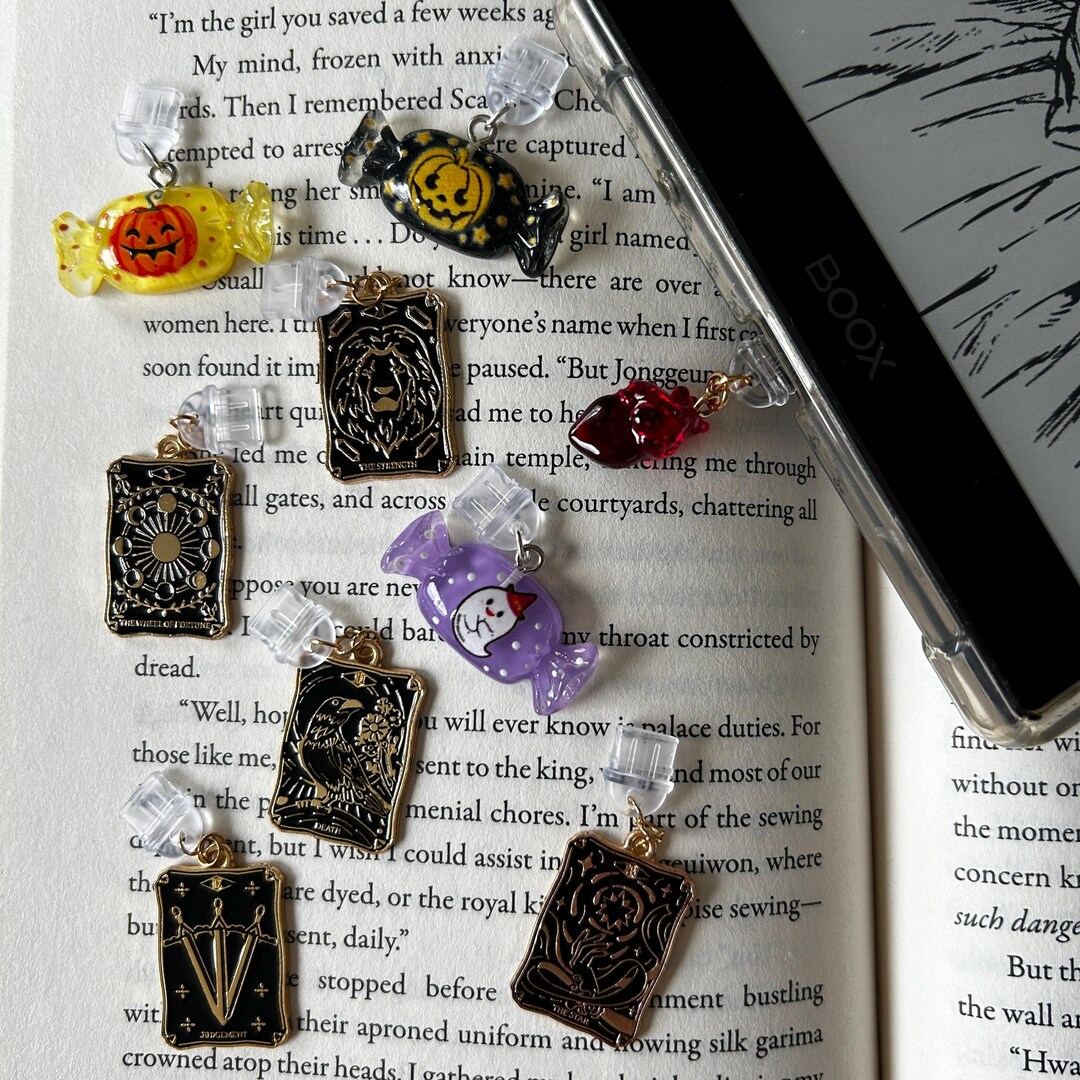 Spooky Dust Plug Charms for E-readers & Phones – USB-C Accessories for ...