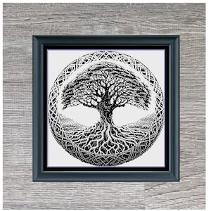 Könnte beinhalten: Schwarzweißes Kreuzstichmuster eines Lebensbaumdesigns in einem schwarzen Rahmen. Das Muster ist 220 Stiche breit und 220 Stiche hoch. "Tree Of Life Monochrome Medium" steht unter dem Bild.