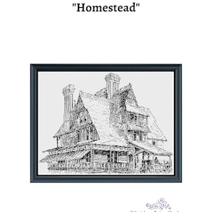 Könnte beinhalten: Schwarz-weiß-Linienzeichnung einer großen Villa mit Veranda und mehreren Schornsteinen. Das Bild ist in Schwarz gerahmt und trägt den Text "Homestead" über dem Bild und "Stitching Jules Design" unter dem Bild.