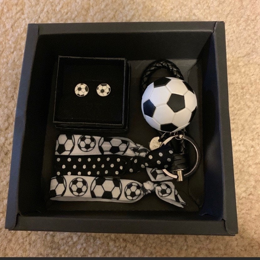 Soccer Gift Box incluye pendientes de fútbol llavero de Etsy España