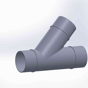 Pode incluir: Um acessório de tubo de plástico cinzento com três aberturas. O acessório tem um ângulo de 45 graus e é projetado para conectar tubos.