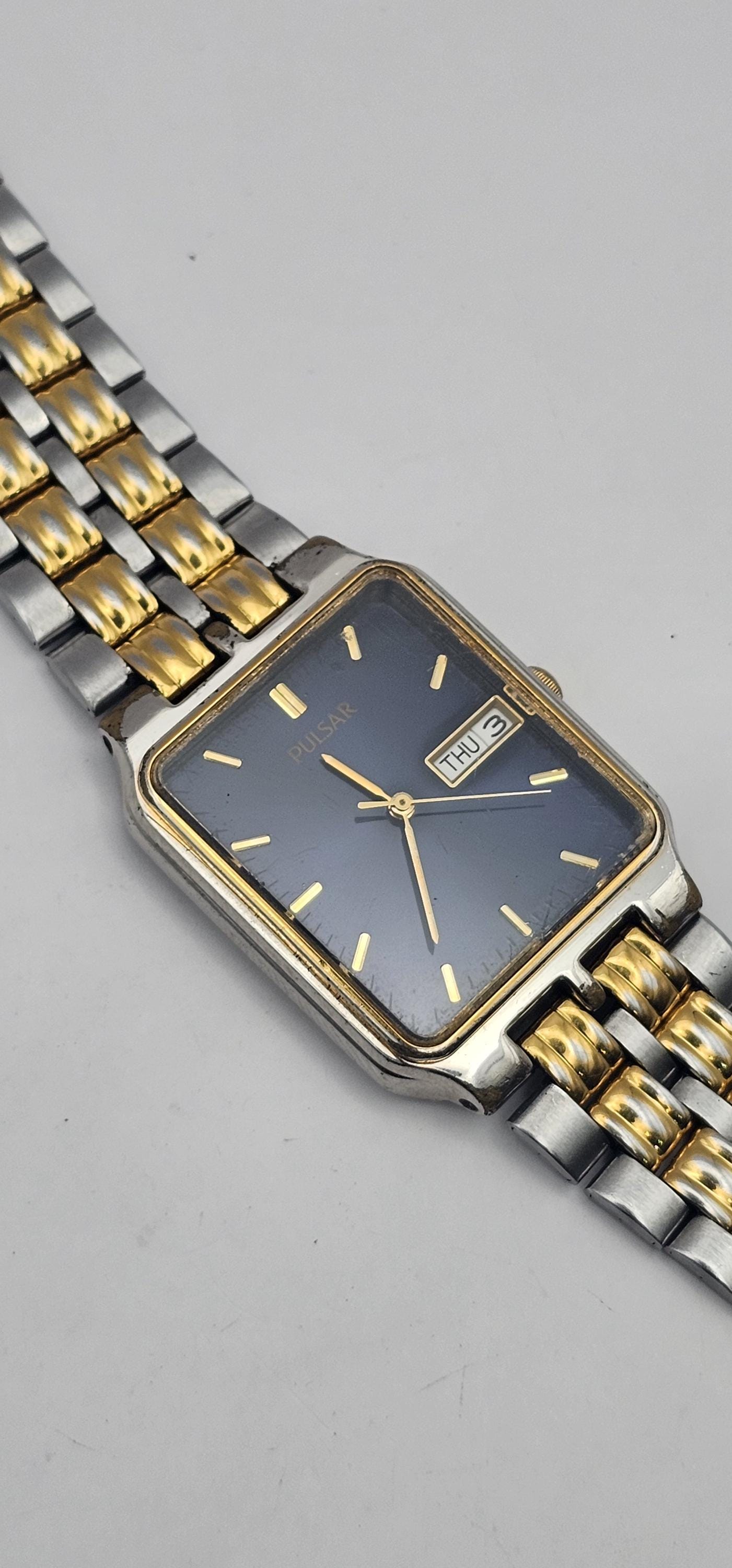 A Vintage Two Tone Gold/silver Tone Pulsar by Seiko Classic Men