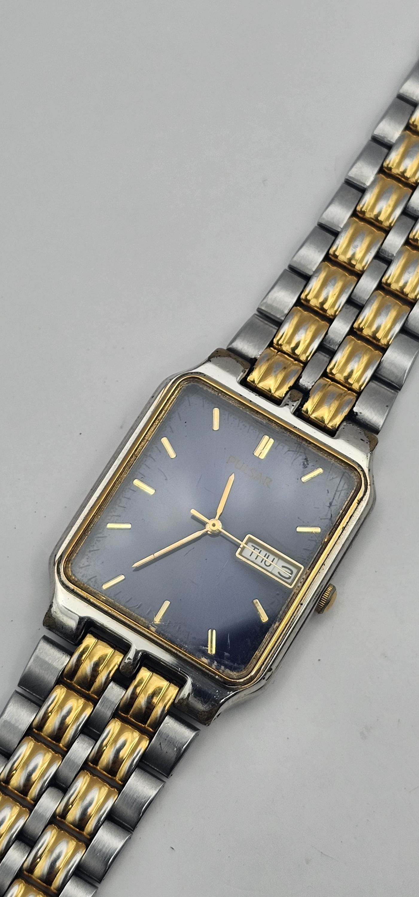 A Vintage Two Tone Gold/silver Tone Pulsar by Seiko Classic Men