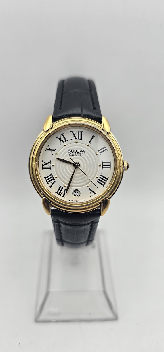 A Beautiful Vintage Bulova Gold Tone Ladies Date Watch  display picture 3