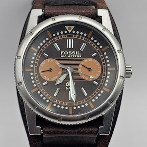 1997 FOSSIL CHRONOGRAPH BQ-9182 1997 Vintage Fossil Blue BQ-9182 Mens Wristwatch Date  main image 2