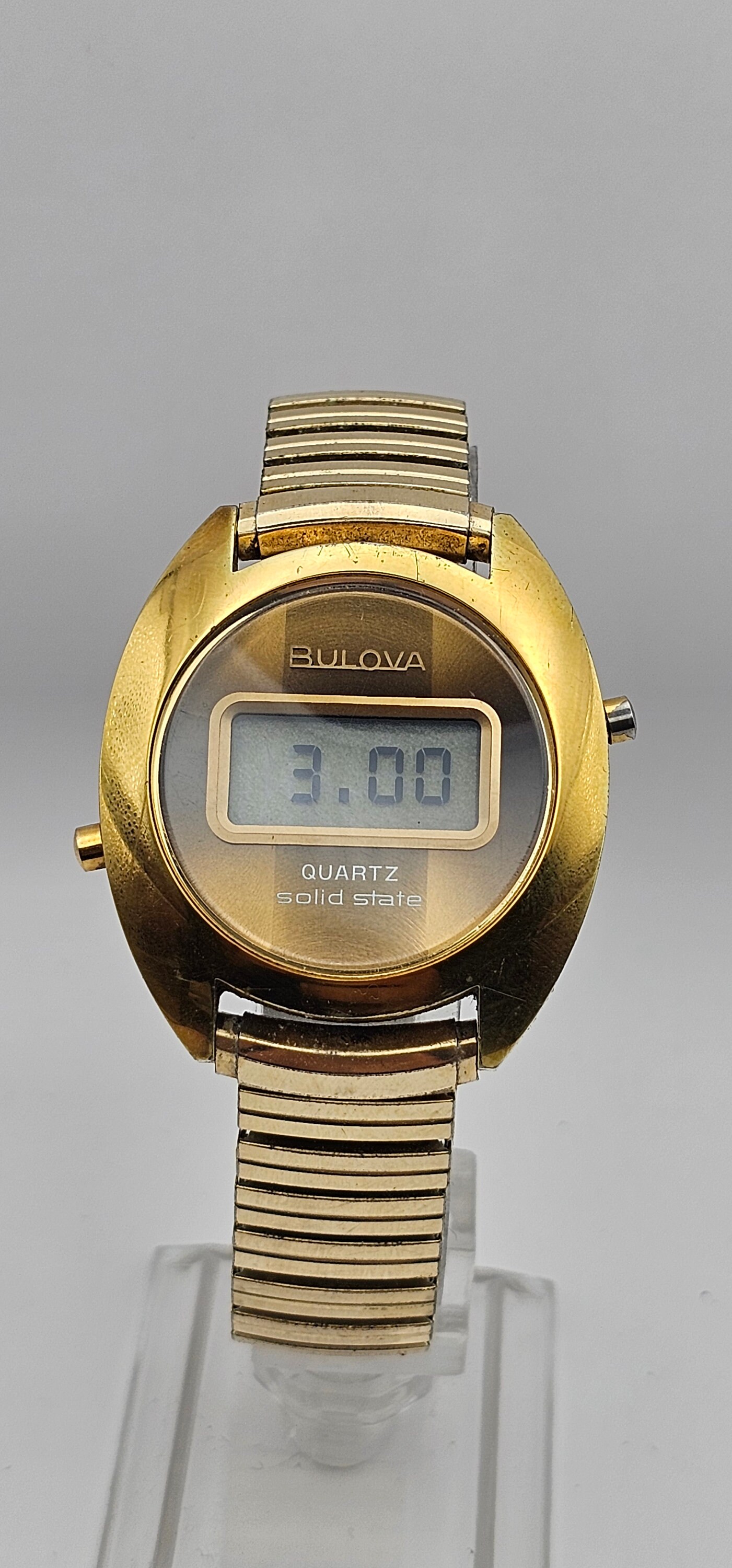 Rare 70s Mens Bulova N71977 LCD Quartz Solid State Vintage Gold 