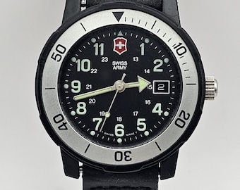 Vintage Wenger Ladies the Genuine Swiss Military SMT 200M  display picture 2