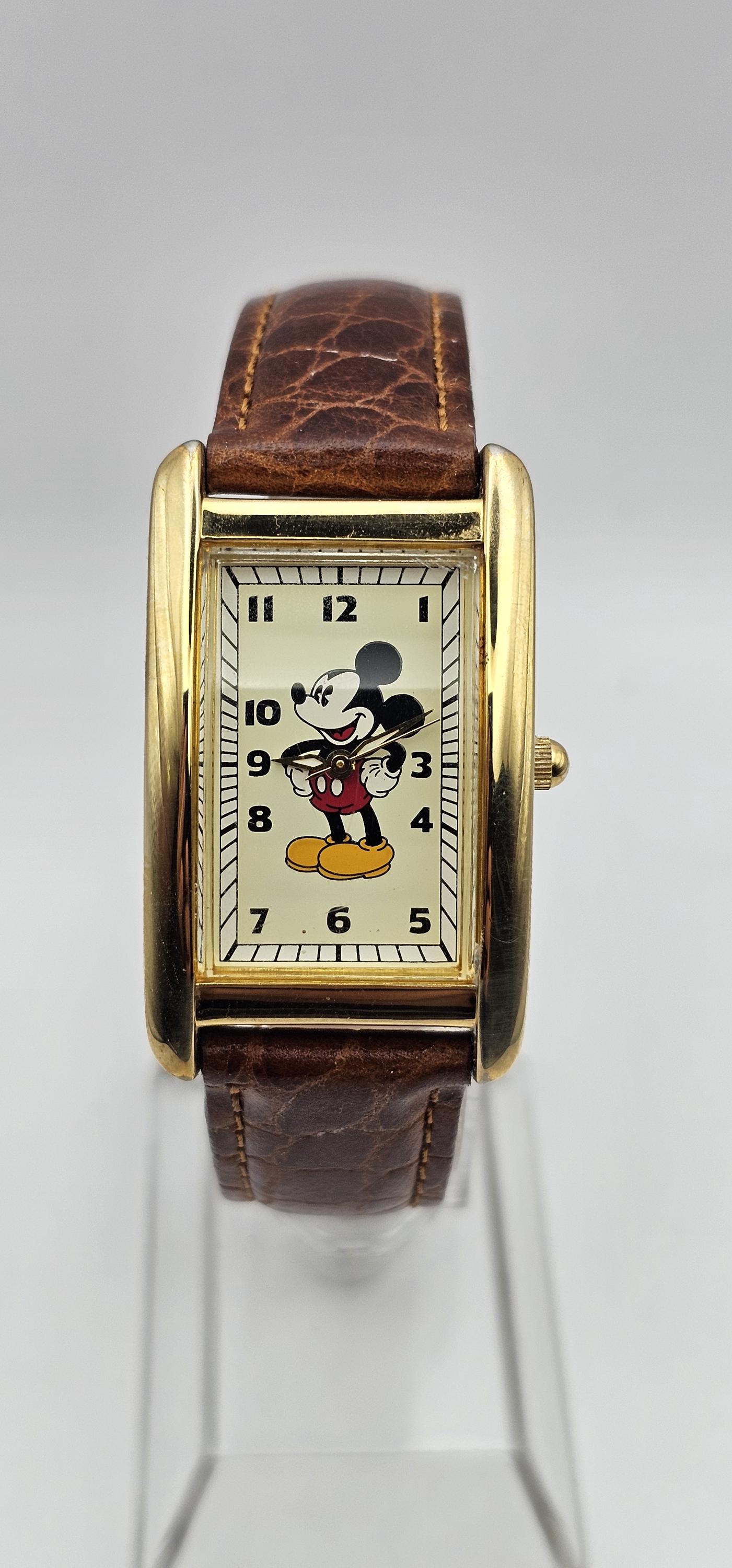 Vintage LI 2004 Fossil Disney Mickey Mouse Mens Quartz Watch