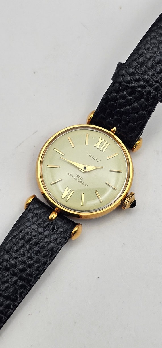 Beautiful Vintage Womens Timex Watch with Leather 