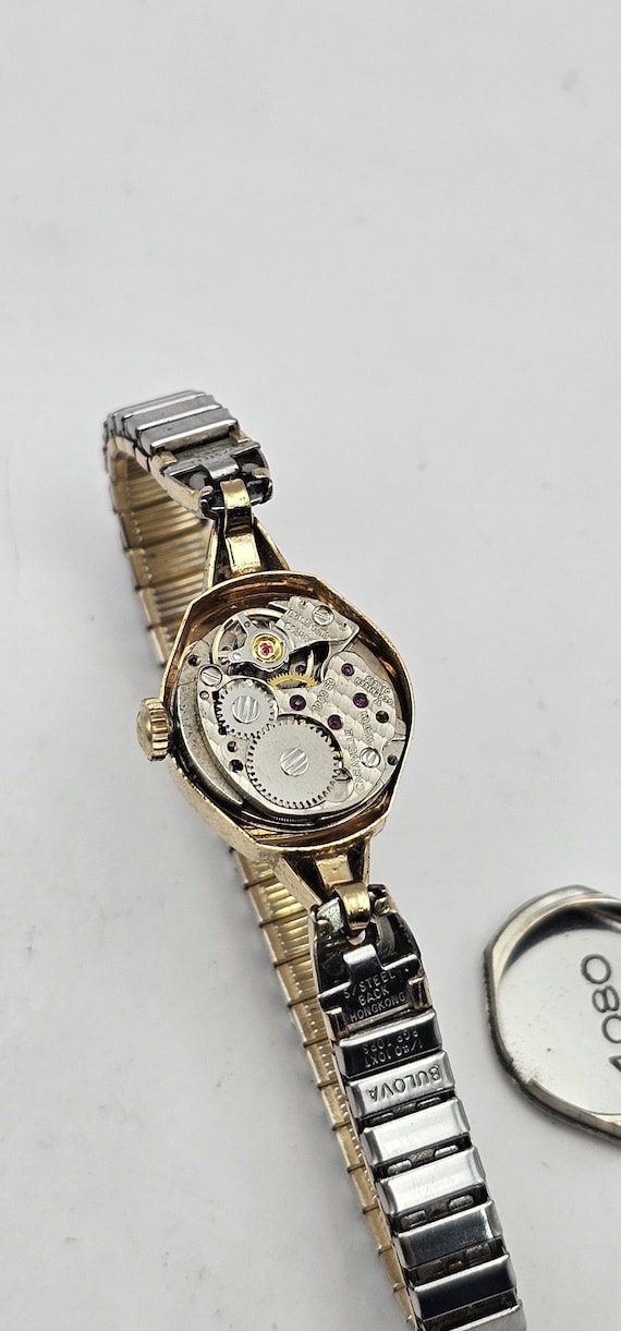 Wunderschöne Vintage Caravelle von Bulova Schweizer Damenuhr, Gold