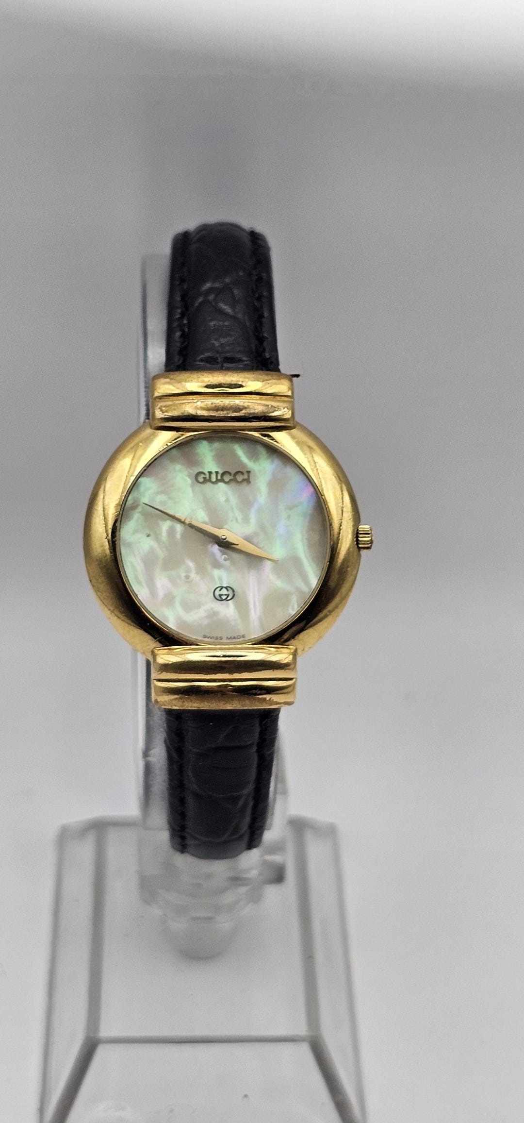 AUTHENTIC VINTAGE GUCCI MOTHER-OF-PEARL & DIAMOND GOLD WATCH MAGNIFICENT 18K GOLD DIAMOND GUCCI MOTHER OF PEARL WATCH  main image 3