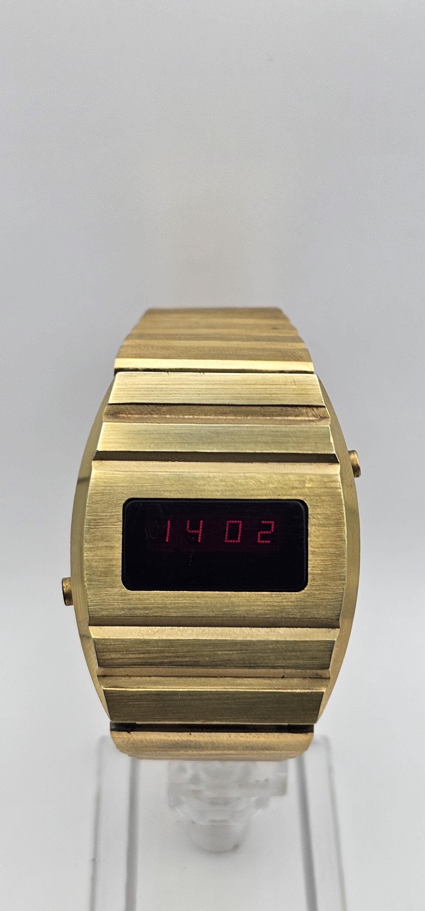 Ultra Rare Extraordinary Compu Chron LED Digital Gold Tone Vintage