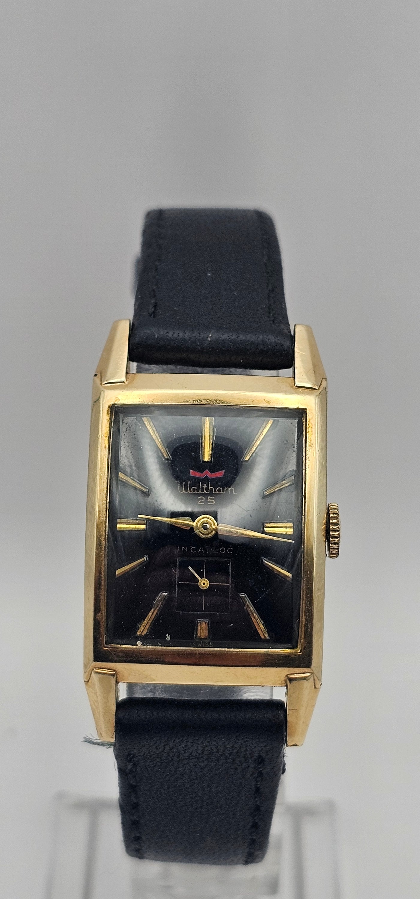 W*e様 1940's WALTHAM ミリタリー手巻き時計 vintage W A Beautiful Vintage 1940's Waltham 25 10kgold Filled Curved Tank