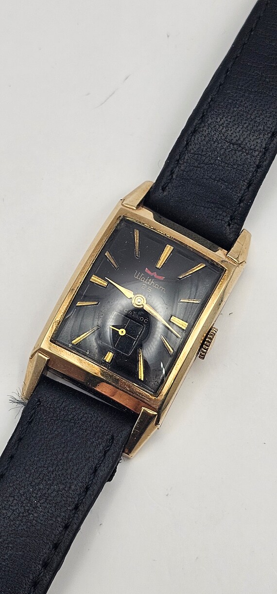A Beautiful Vintage 1940's Waltham 25 10kgold Filled Curved Tank