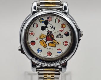 Un raro orologio Disney Lorus Plays It's a Small World con bandiere e musical di Topolino, prodotto in Giappone, funzionante, nuovo, regalo unisex.