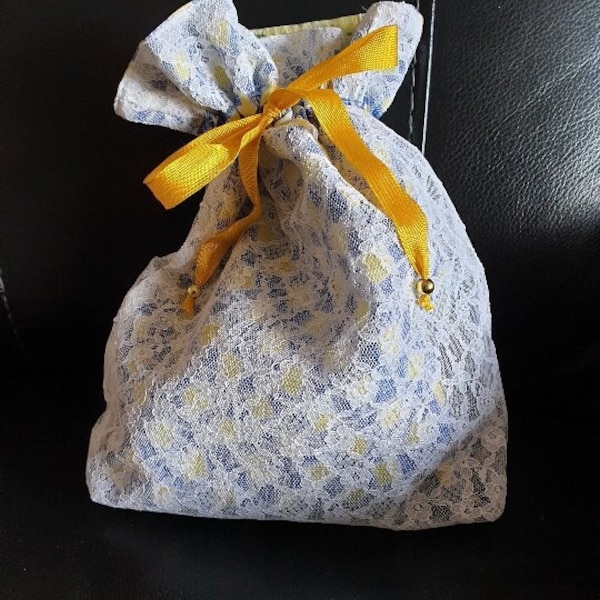 Sac à lingerie en dentelle et tissu imprimé