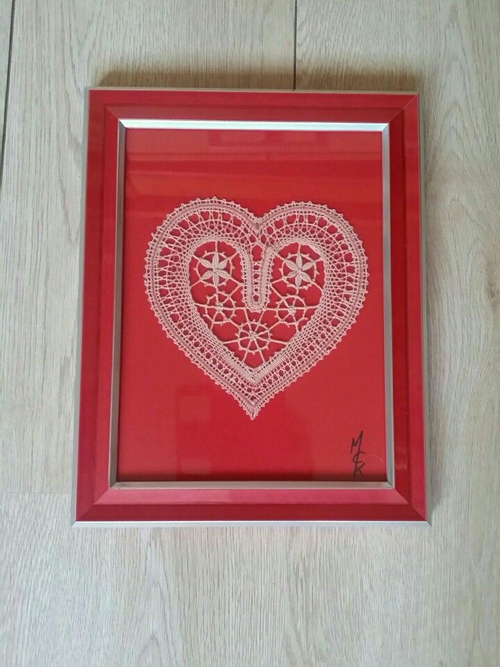 Cadre Dentelle Aux Fuseaux Coeur Rose