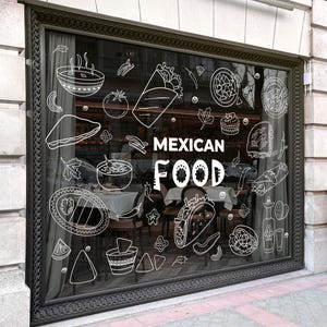 Puede incluir: Una ilustración en blanco y negro de comida mexicana en un escaparate. La ilustración incluye un burrito, tacos, salsa y otros platos mexicanos. El texto "MEXICAN FOOD" está escrito en letras blancas sobre un fondo negro.