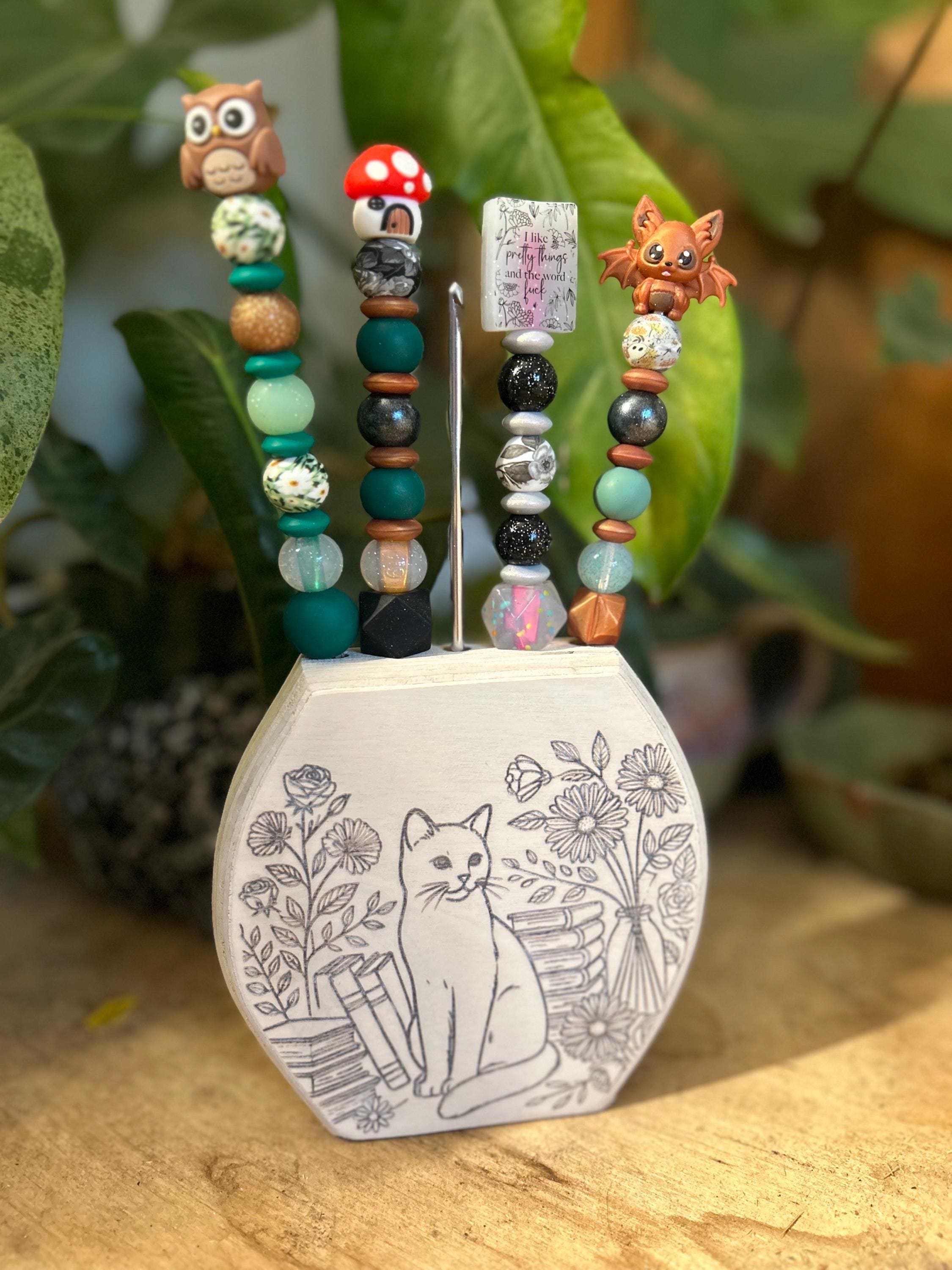 Cat crochet hook holder, crochet, hooks, wood hook holder, crochet stand, gift for crochet lover, gift for mom, yarn needle, Christmas gift