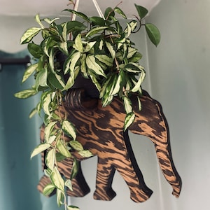 Elephant plant hanger, wood planter, indoor plant hanger, plant shelf, elephant decor, plant accessories, gift for plant lover, plant stand