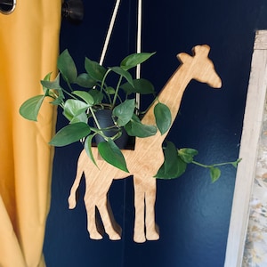 Giraffe, plant hanger, wood planter, plant stand, gift for plant lover, Mother’s Day gift, plant decor, plant accessories, animal decor,