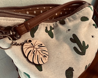 Monstera keychain, keychain, key accessory, plant accessories, key charm, gift for plant lover, key decoration, wood keychain, plants,