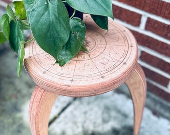 Sternzeichen , Pflanzenständer, Beistelltisch, Pflanzenregal, Holztisch, Geschenk für Pflanzenliebhaber, Pflanzenhocker, Übertopf, Holzpflanzenständer, Pflanzen, Sternzeichen Kunst