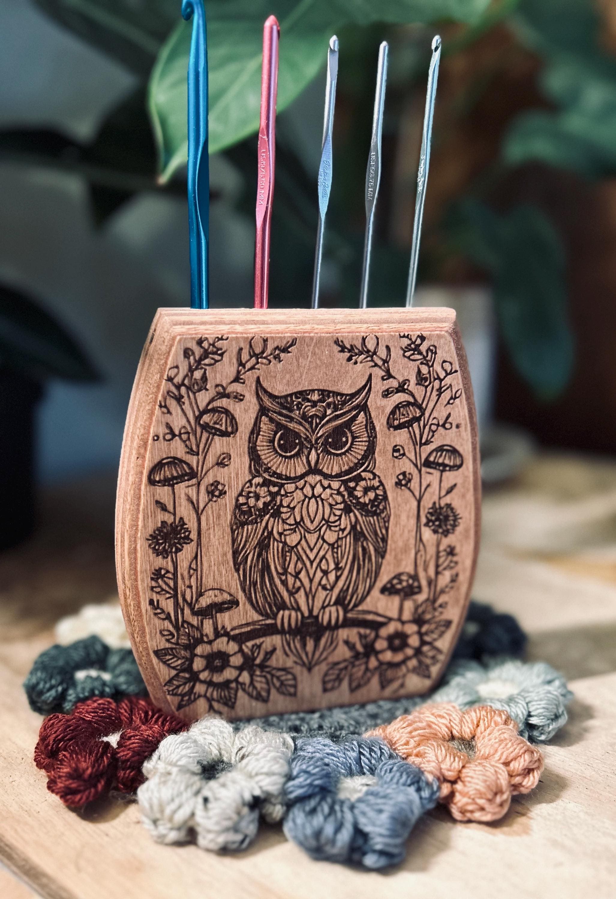 Owl crochet hook holder, crochet, hooks, wood hook holder, crochet stand, gift for crochet lover, gift for mom, yarn needle, Christmas gift