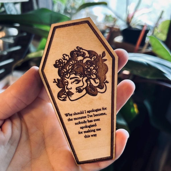 Medusa magnet, fridge magnet, kitchen decor, office decor, Medusa, coffin, spooky, witchy decor, gift for friend, stocking stuffer