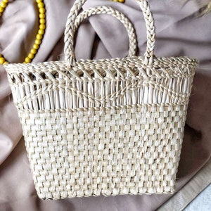 Vintage woven bag shop