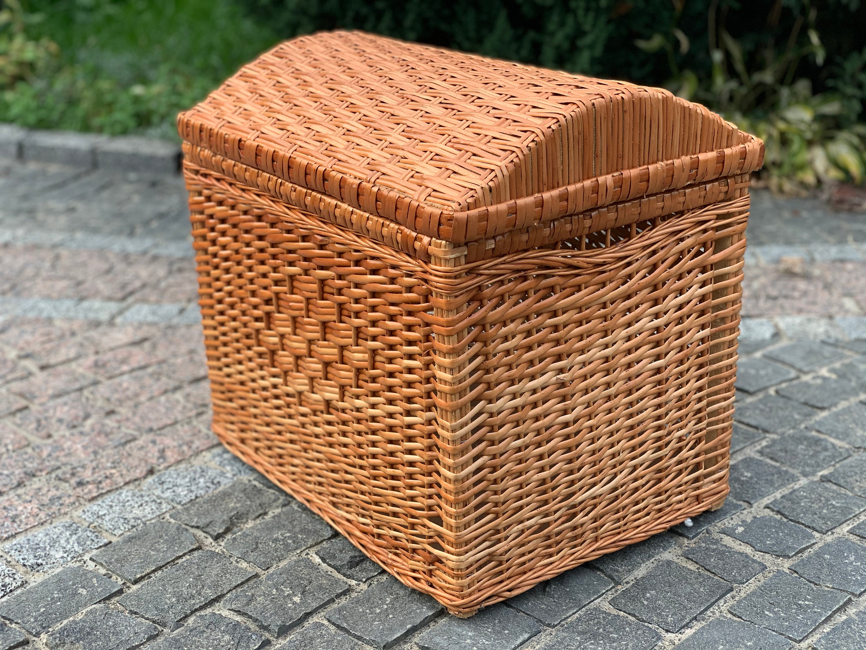 蓋付き籐ランドリーバスケット：天然のつる植物を使った収納 - Etsy 日本