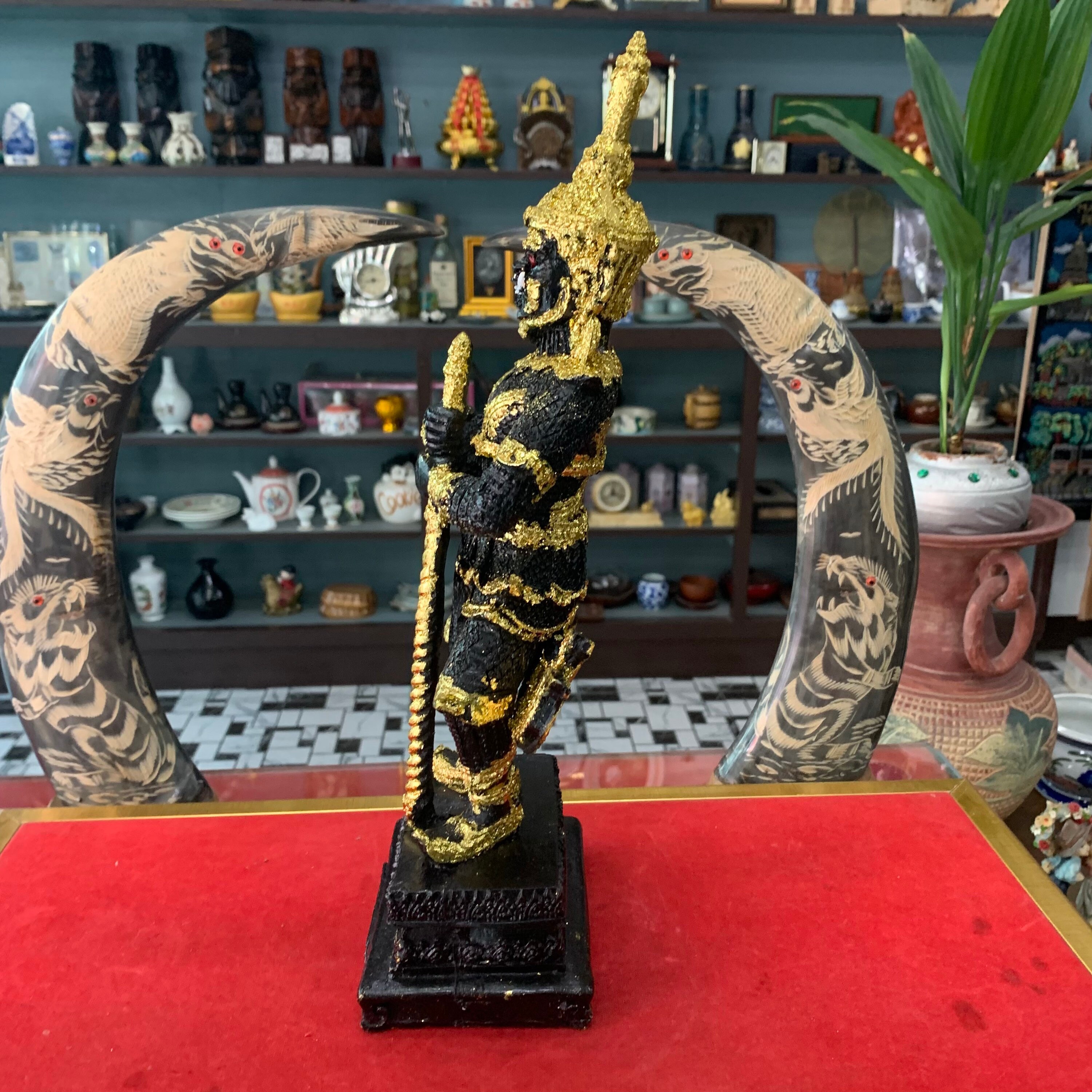 la-estatua-gigante-de-thao-wetsuwan-dios-del-dinero-y-el-etsy-m-xico