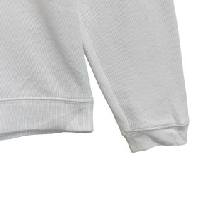 Pu&ograve; includere: Maglione bianco a maniche lunghe con tessuto a costine.