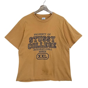 Selten!! Vintage 90er Jahre Objekt von Stussy Collage Kurzarm T-Shirt Stussy Collage Big Logo Kurzarm T-Shirt Size L
