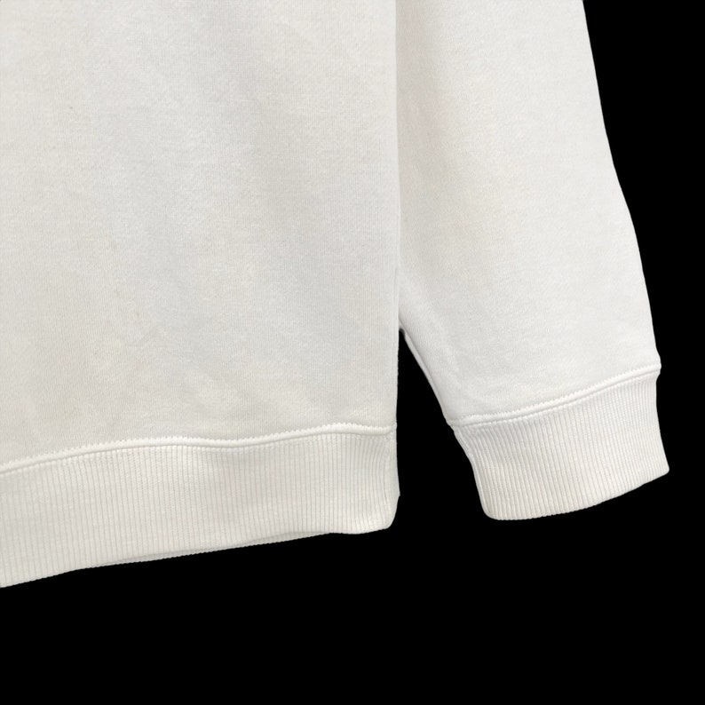 K&ouml;nnte beinhalten: Wei&szlig;er Langarm-Sweatshirt mit gerippten B&uuml;ndchen und Saum.