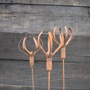 Rusty Metal Flower Garden Stakes: Set of 3 Artistic Yard Art