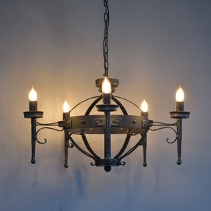 Lustre medieval forjado, lustre gótico grande de ferro