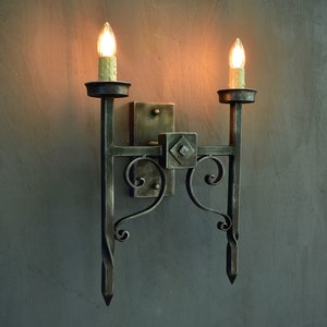 Arandela gótica de 2 luzes, luminária de parede em forma de tocha estilo medieval, tocha de castelo de ferro forjado