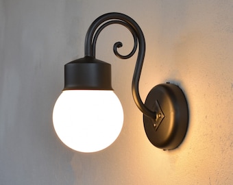 Aplique de pared exterior de hierro forjado: globo de cristal Art Nouveau
