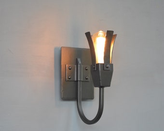 鍛造壁取り付け用燭台：素朴なカントリースタイルの照明器具