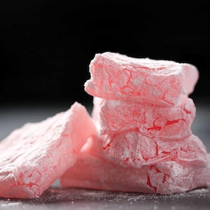 Rose Flavored Turkish Delight – Muska Lokum – 1kg / 2.2 lbs – Handmade Triangle Lokum – Haci Serif