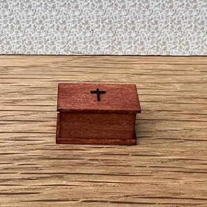 1:48 scale, Quarter Scale, 1/4 inch Dolls house furniture wooden Blanket Chest with cross on top