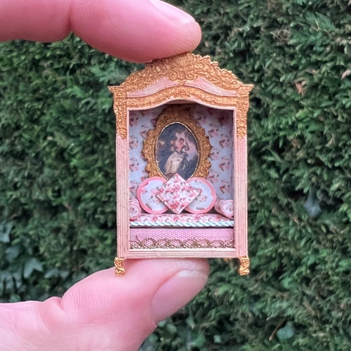 Miniatura Casa Delle Bambole Scala 1:144 - Stanza Dei Fiori In Legno, Stile Cottage