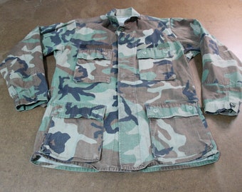 Army Fatigue Jacket / 90s Vintage Camo Coat / Military Surplus Camouflage