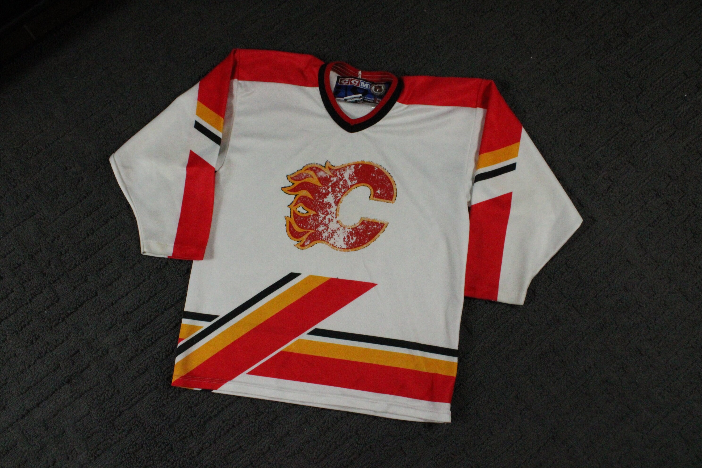 Vintage Calgary Flames CCM NHL hockey jersey red youth xl lace