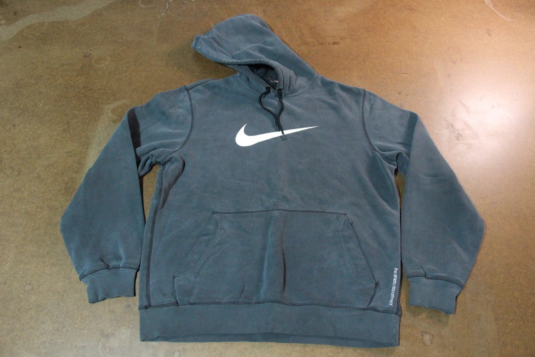 black nike pullover sweatshirt