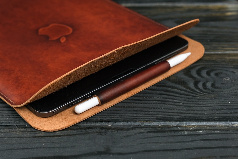 Étui avec porte-crayons Apple, housse en cuir pour iPad Pro 11, étui pour iPad 2020, pochette en cuir pour iPad Mini 6, cadeau personnalisé image 1